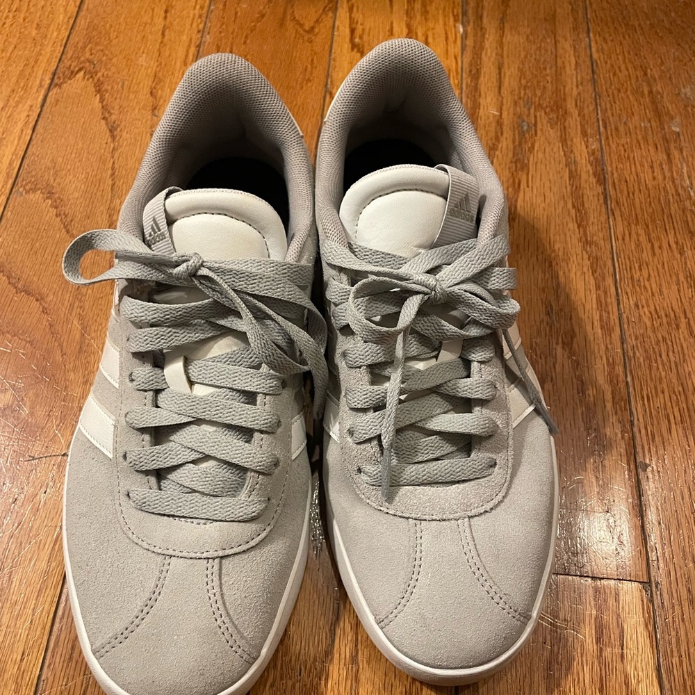 Adidas women’s VL COURT 3.0 SHOES size 8